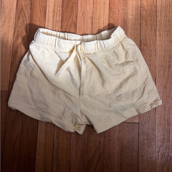 H&M 2T Yellow Short Sleeve Shirt and Shorts Set - Picture 5 of 6